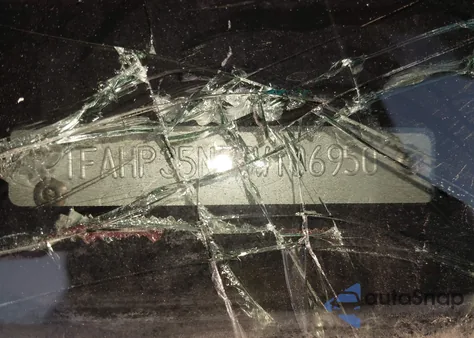 2008 Ford Focus Se/Ses z USA, uszkodzony, nr VIN 1FAHP35N58W106950